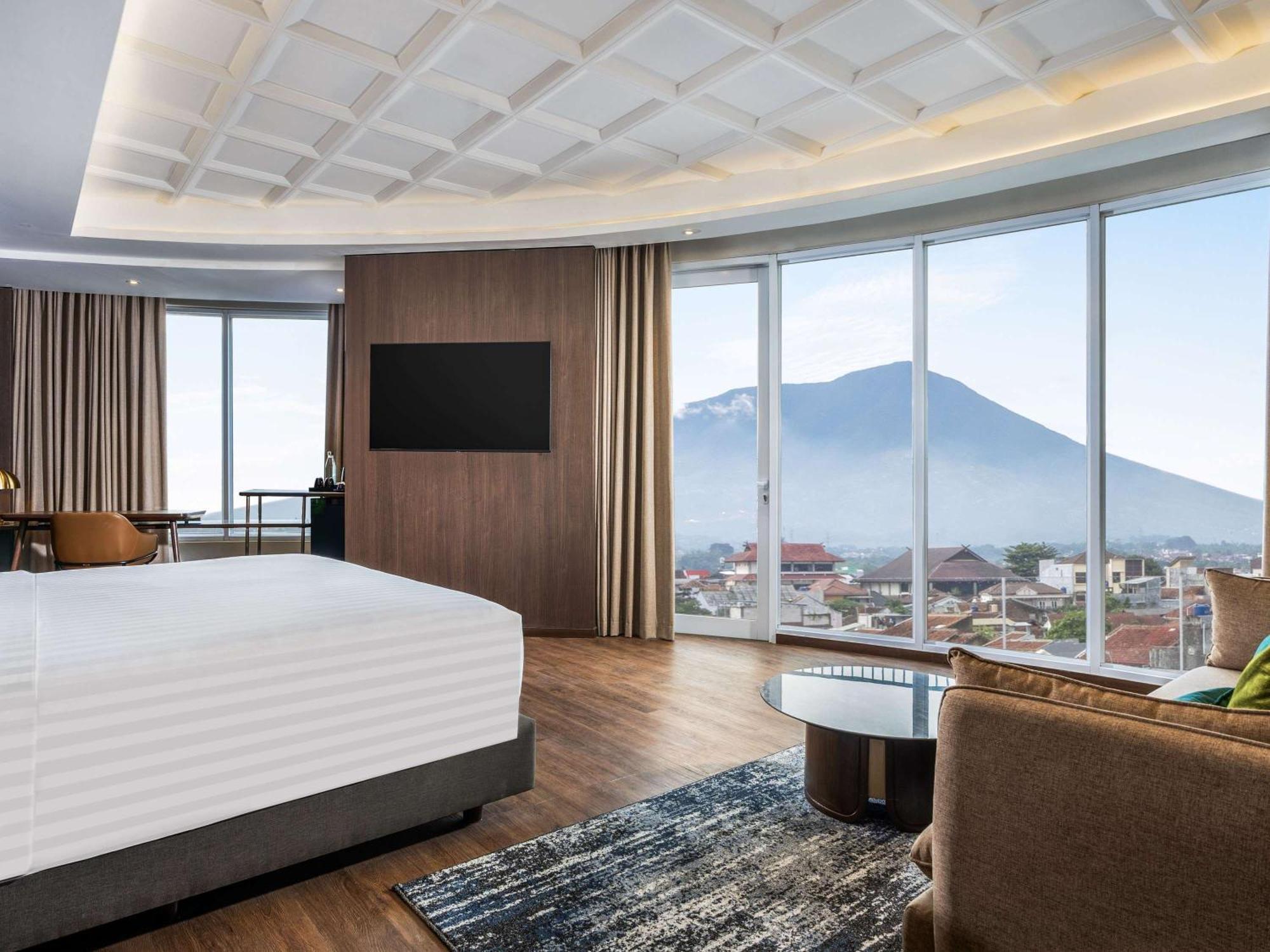 Mercure Garut City Center Экстерьер фото