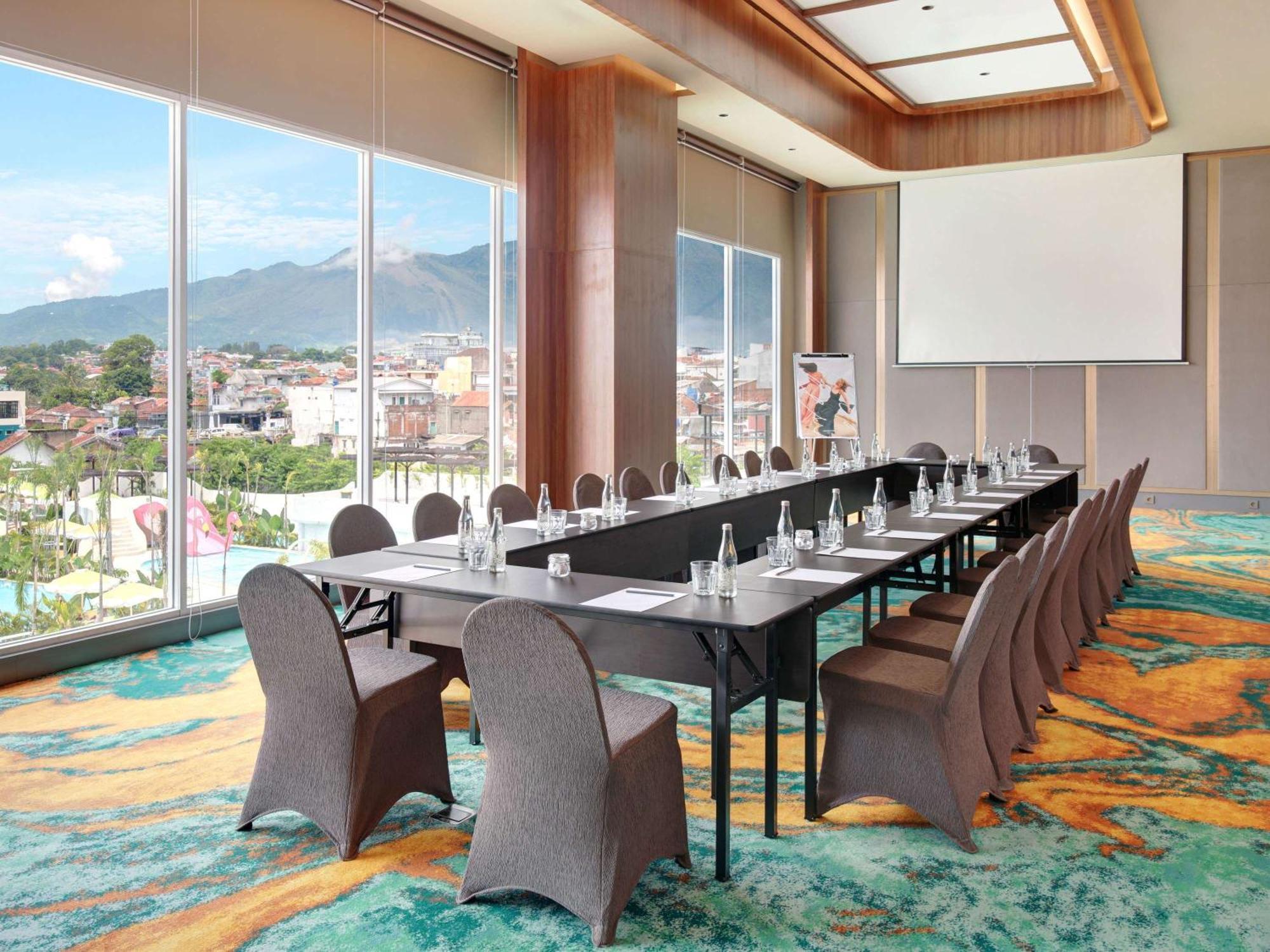 Mercure Garut City Center Экстерьер фото